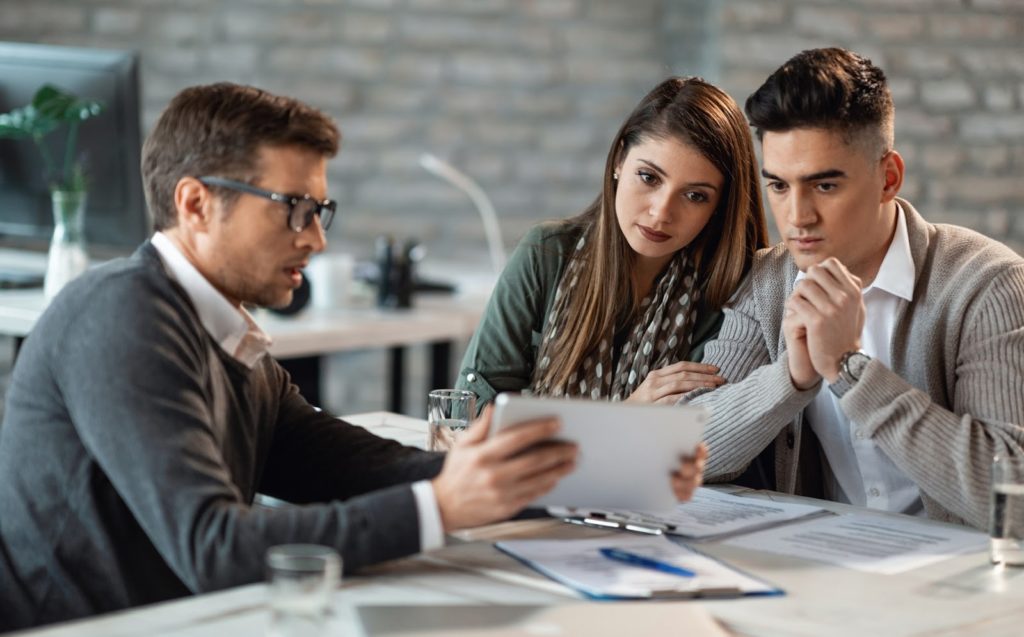 an independent mortgage adviser assisting prospective homeowners.